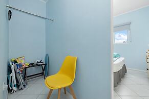 Poolside 1-bed Near Palm Beach