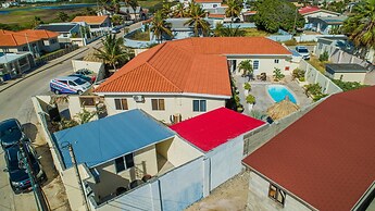 Poolside 1-bed Near Palm Beach