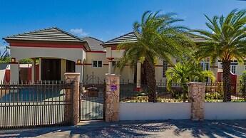 Sleeps 11 6 Bedrooms Privatepool Outdoor Dining