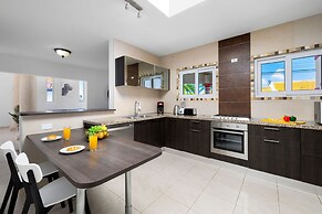 Sleeps 11 6 Bedrooms Privatepool Outdoor Dining