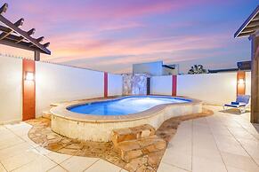 Sleeps 11 6 Bedrooms Privatepool Outdoor Dining