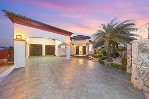 Sleeps 11 6 Bedrooms Privatepool Outdoor Dining