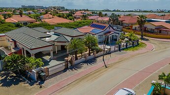 Sleeps 11 6 Bedrooms Privatepool Outdoor Dining