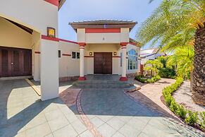 Sleeps 11 6 Bedrooms Privatepool Outdoor Dining