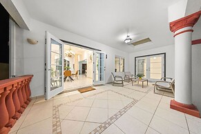 Sleeps 11 6 Bedrooms Privatepool Outdoor Dining