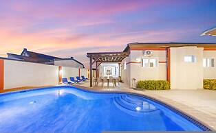 Sleeps 11 6 Bedrooms Privatepool Outdoor Dining