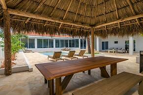 The Court Villa - 8 Bed 8 5 Bath