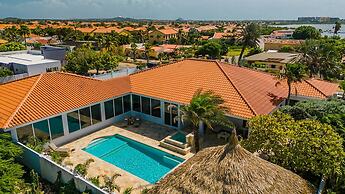 The Court Villa - 8 Bed 8 5 Bath