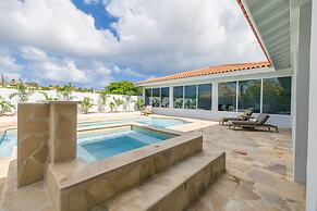 The Court Villa - 8 Bed 8 5 Bath