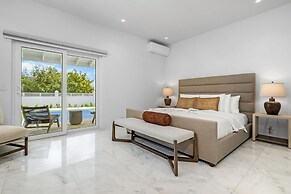 The Court Villa - 8 Bed 8 5 Bath