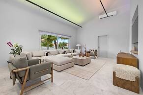 The Court Villa - 8 Bed 8 5 Bath