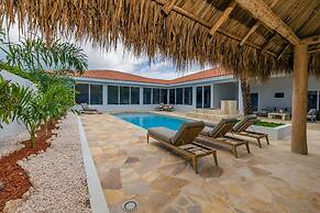 The Court Villa - 8 Bed 8 5 Bath