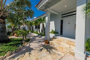 The Court Villa - 8 Bed 8 5 Bath