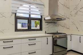 Tides Villa 4BR Private Pool Walk to the Beach