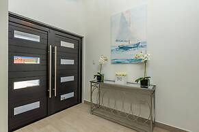 Tides Villa 4BR Private Pool Walk to the Beach