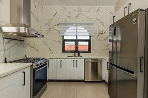 Tides Villa 4BR Private Pool Walk to the Beach