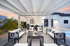 Tides Villa 4BR Private Pool Walk to the Beach