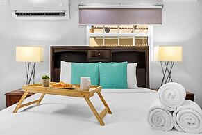 Urban 5BR Private Pool Getaway 10 Min- Bch