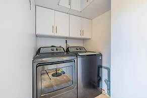 Urban 5BR Private Pool Getaway 10 Min- Bch