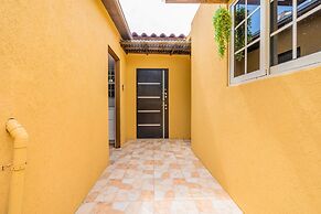 Urban 5BR Private Pool Getaway 10 Min- Bch