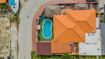 Urban 5BR Private Pool Getaway 10 Min- Bch