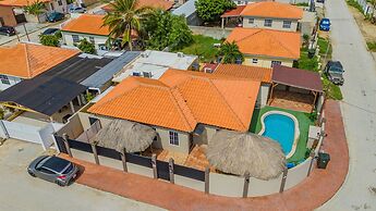 Urban 5BR Private Pool Getaway 10 Min- Bch