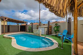 Urban 5BR Private Pool Getaway 10 Min- Bch