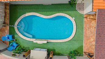 Urban 5BR Private Pool Getaway 10 Min- Bch