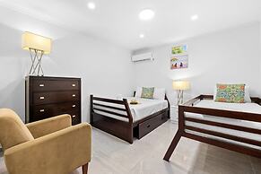 Urban 5BR Private Pool Getaway 10 Min- Bch