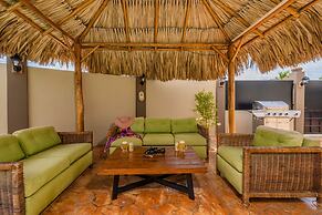 Urban 5BR Private Pool Getaway 10 Min- Bch