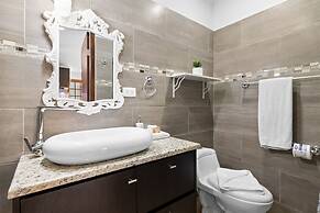 Urban 5BR Private Pool Getaway 10 Min- Bch