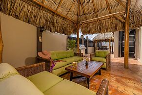 Urban 5BR Private Pool Getaway 10 Min- Bch