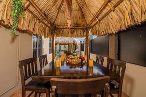 Urban 5BR Private Pool Getaway 10 Min- Bch