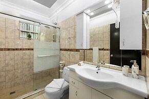 Urban 5BR Private Pool Getaway 10 Min- Bch