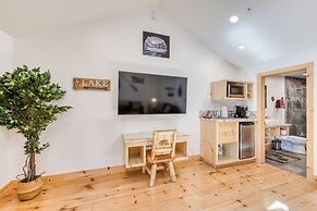 Cottage Like Suite With Private Hot Tub