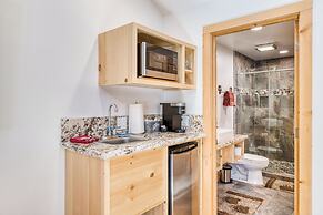 Cottage Like Suite With Private Hot Tub