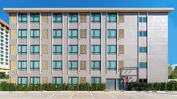 B2 Grand Nimman Premier Hotel