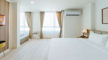 B2 Grand Nimman Premier Hotel