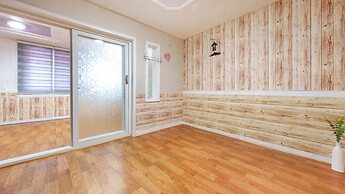 Taean Vintage House Pet-friendly Pension