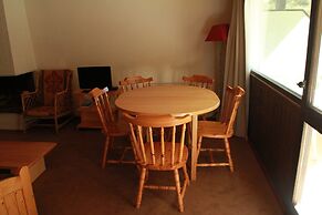 Rhododendrons Rd507 Center & View 6 Pers