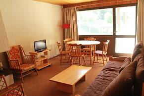 Rhododendrons Rd507 Center & View 6 Pers