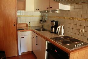 Rhododendrons Rd507 Center & View 6 Pers