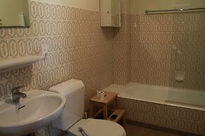 Rhododendrons Rd507 Center & View 6 Pers