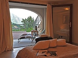 Clubhouse With 4 Bedrooms and 2 Bathrooms