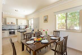 Villa Meli With 3 Bedrooms and 3 Bathrooms