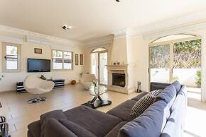 Villa Meli With 3 Bedrooms and 3 Bathrooms