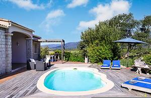 Villa Amelie With 2 Bedrooms and 2 Bathrooms