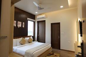 Tathastu Wilderness by The Kosi River