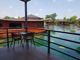 Boathouse Boutique Riverside
