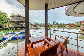 Boathouse Boutique Riverside